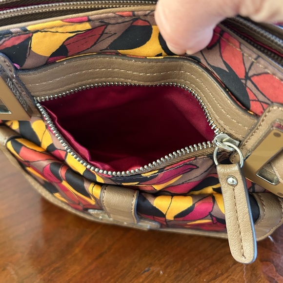 NWOT Tyler Rodan crossbody bag with multiple zipper pockets - Picture 7 of 9